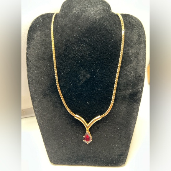 Vintage Burgundy Garnet Gemstone Gold Necklace January Birthstone - Picture 4 of 13